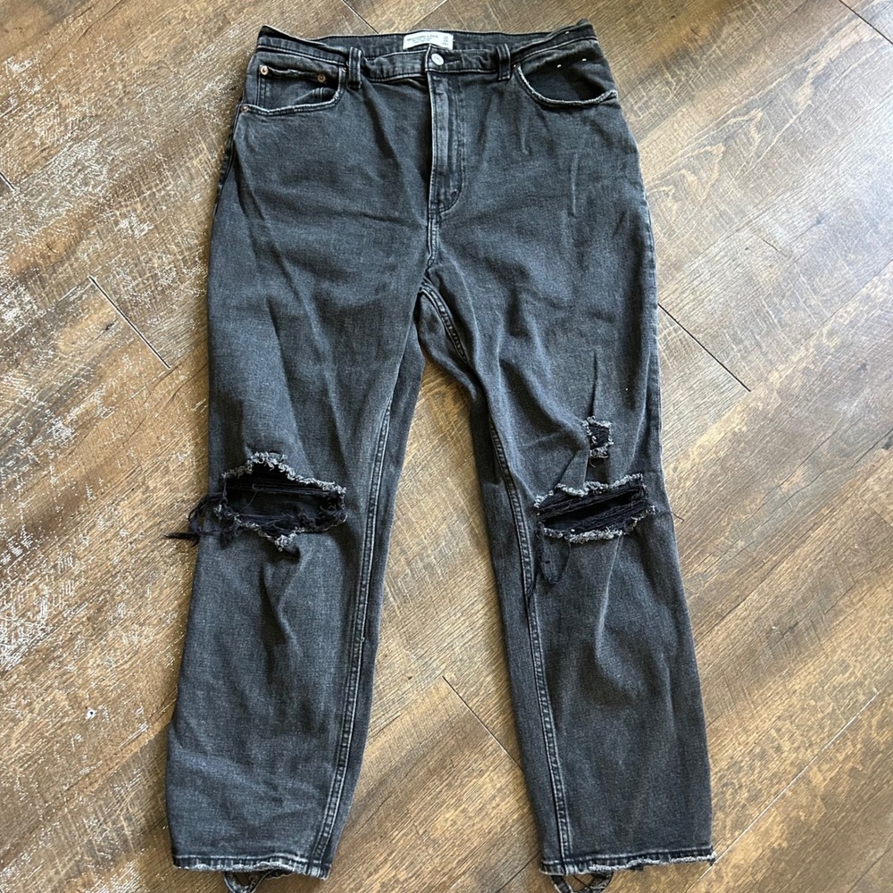 Abercrombie & Fitch Ankle Straight Ultra High Rise Distressed Black Jeans 32 14R